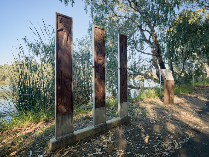 Yindyamarra Sculpture Trail 2022. Artwork- Vertical Message Sticks. Artist- Girralang (Carmel Taylor). Photographer- Jeremy Weihrauch. 8712